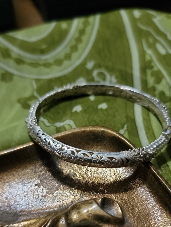 Artisan Jewelry - 925 Sterling Silver Intricate Floral Engraved Bangle Bracelet
